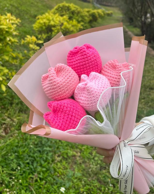 Crochet Tulip Flower Bouquet, Handmade Knitted Artificial Tulip Flowers, Gift for Mom Wife Women(Pink)