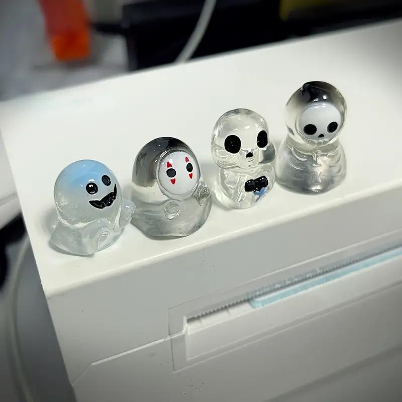 Ghost Figurines Set, 4 Counts set Mini Lovely Decorative Resin Ornaments, Seasonal Spooky Ornaments Collection for Car Desk Office Home Yard