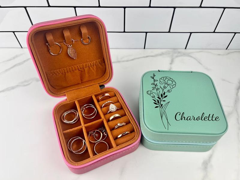 Personalized Birth Flower Jewelry Travel Case, Laser Engraved, Birth Month Flower Gift, Personalized Birthday Gift, Leather Jewelry Travel Case, Custom Jewelry Case | Mother's Day Gift Boxes Organiser Decoration | Valentine's Day Gift Hand Made