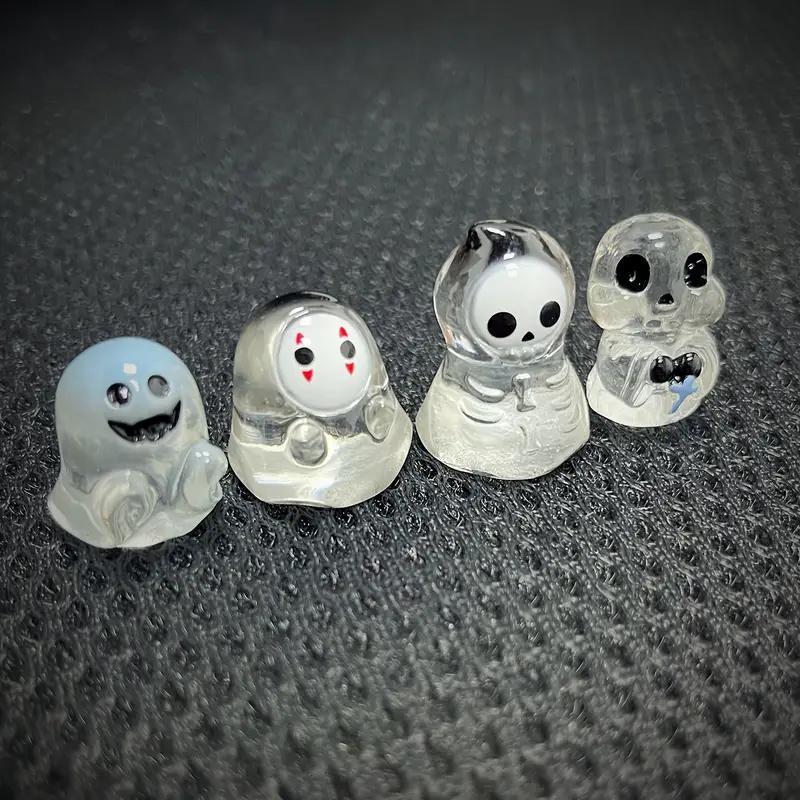 Ghost Figurines Set, 4 Counts set Mini Lovely Decorative Resin Ornaments, Seasonal Spooky Ornaments Collection for Car Desk Office Home Yard