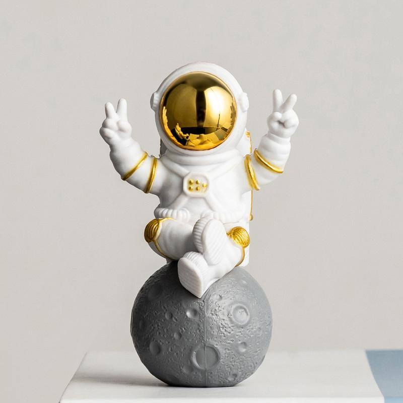 Astronaut Design Decorations, 3 Counts Creative Mini Astronaut Model Ornament Set, Desktop Decoration for Home Office Bedroom, Home Decor Supplies, Room Decor