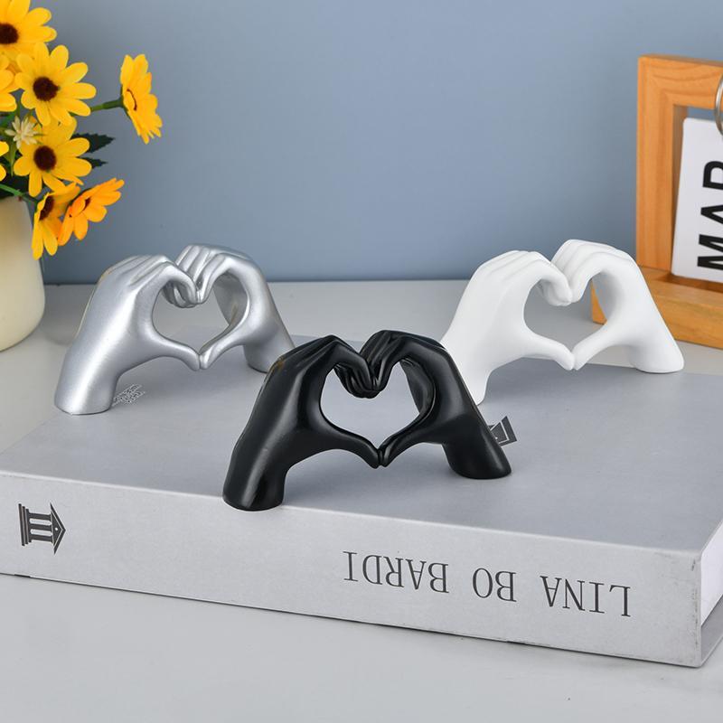 Hand Shaped Design Resin Ornament, 1 Count Modern Couple Themed Desktop Decoration, Home Decor Supplies for Living Room Bedroom Office