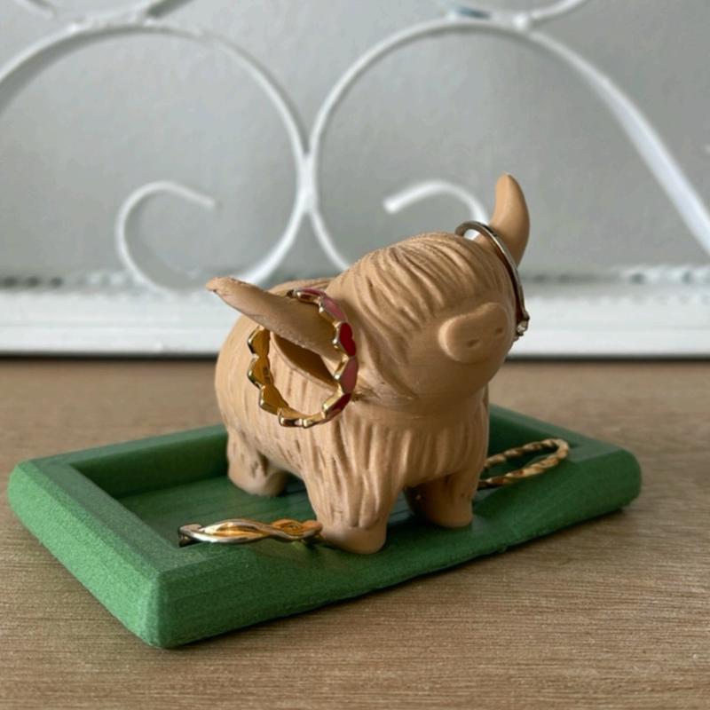 Personalized Highland Cow Ring Holder with Bed Dish - Farmhouse Decor Jewelry Organizer for Men and Women - Lightweight Plastic - Gift for Her or Him - Racks