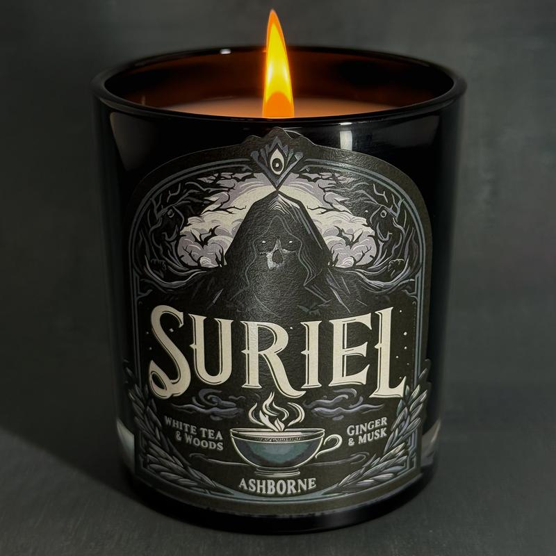 Suriel - ACOTAR inspired 8oz Scented Candle - White Tea, Woods, Ginger, Musk - Natural Coconut Wax - 35 h Burn Time - Premium Foil Label - Dark Decor