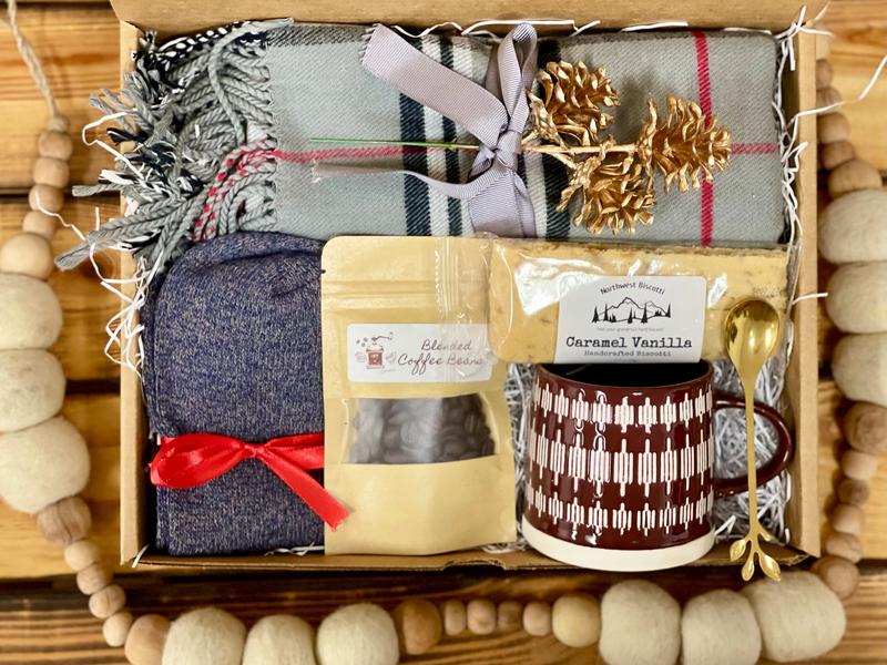 [Custom in description]  Cozy Winter Gift Box, Christmas gift basket, holiday gift, Thinking Of You Gift, Hygge gift box, Birthday Gifts For Women, Sending A Hug