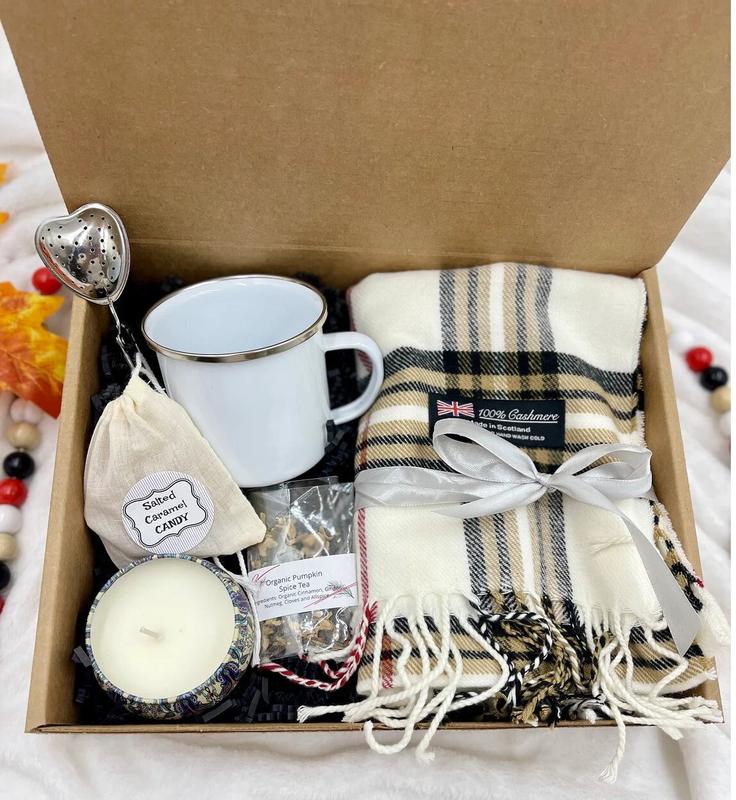 [Custom in description]  Cozy Winter Gift Box, Christmas gift basket, holiday gift, Thinking Of You Gift, Hygge gift box, Birthday Gifts For Women, Sending A Hug