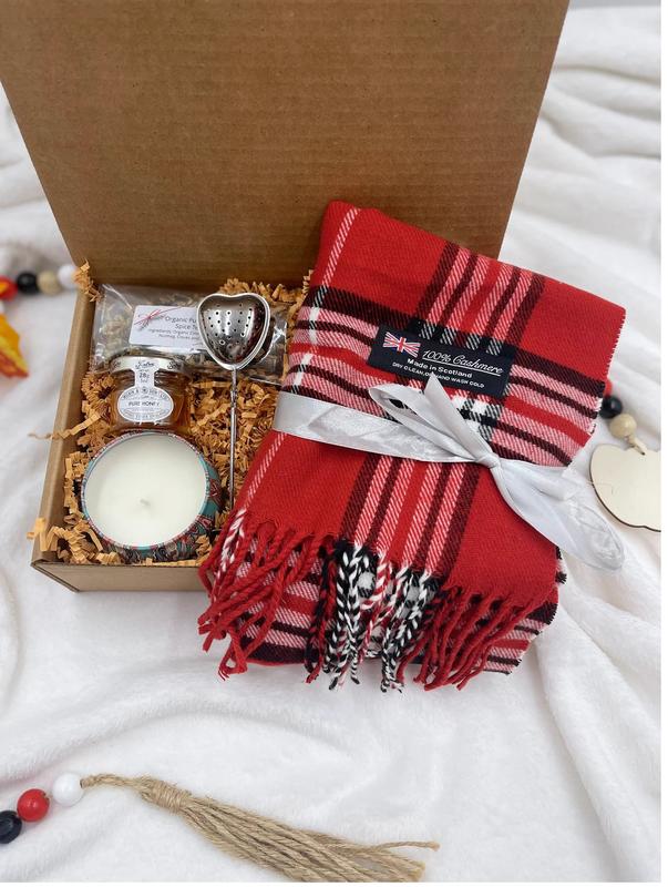 [Custom in description]  Cozy Winter Gift Box, Christmas gift basket, holiday gift, Thinking Of You Gift, Hygge gift box, Birthday Gifts For Women, Sending A Hug