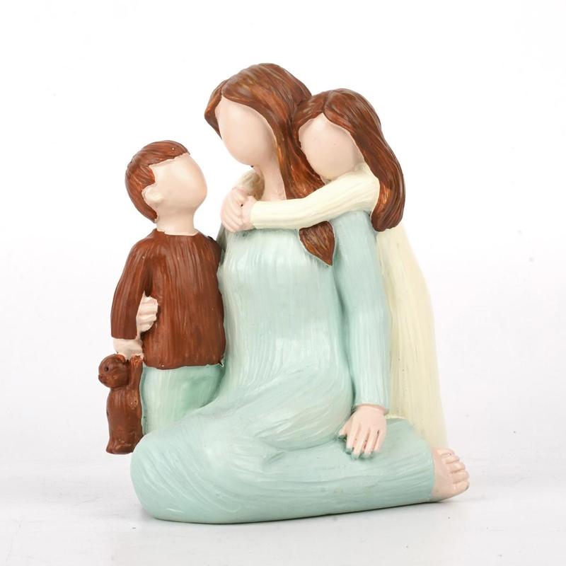 Mom and Kids Figurine, 1 Count Sculpted Hand-painted Mother and Two Children Statue, Home Decor Supplies for Living Room Bedroom Office